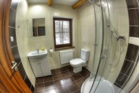 Moderní koupelny v celém objektu, vlastní sociální zařízení na pokojích